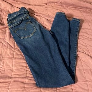 Women’s super skinny Levi jeans